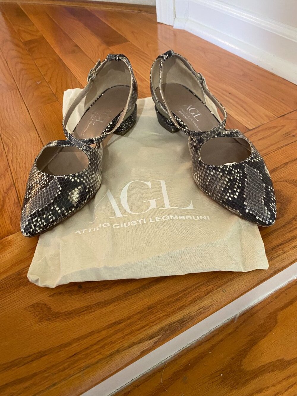 AGL luxury leather pumps